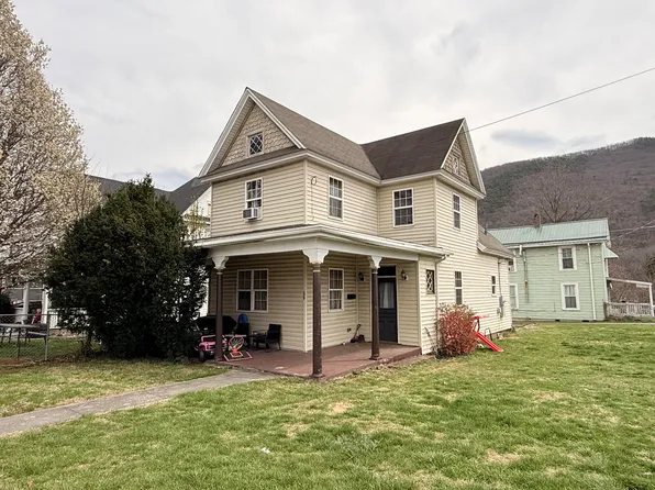 329 W Ridgeway St, Clifton Forge, VA 24422