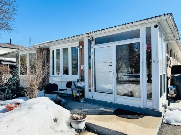 53 Jefferson Rd #Basement, Brampton, ON L6S 1W7