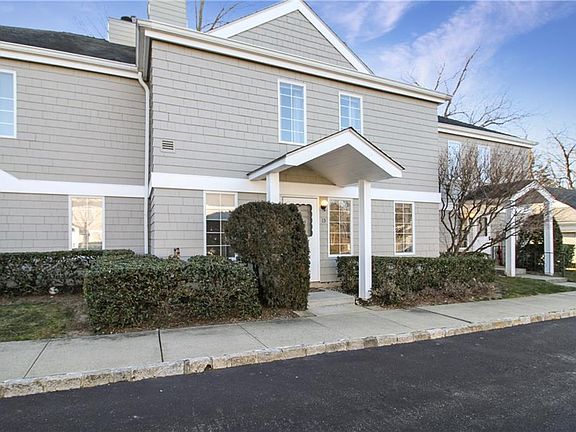 2nd image of 13 Kings Park Dr