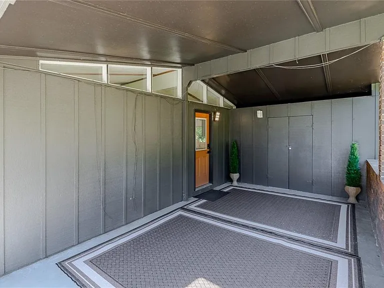 111 Robinhood Dr — Photo 29