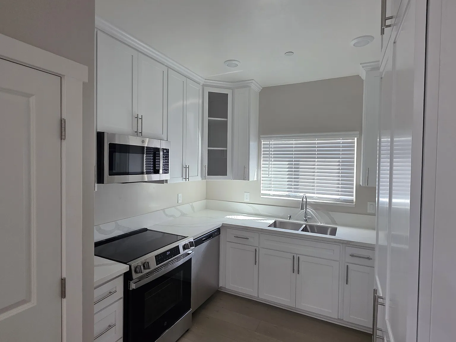 1367 Harris Ave — Photo 1