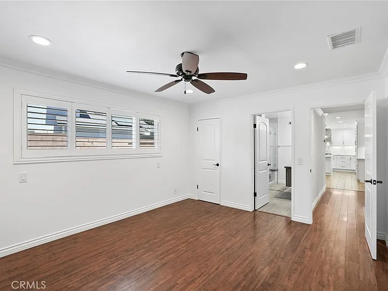 10811 Des Moines Ave — Photo 26