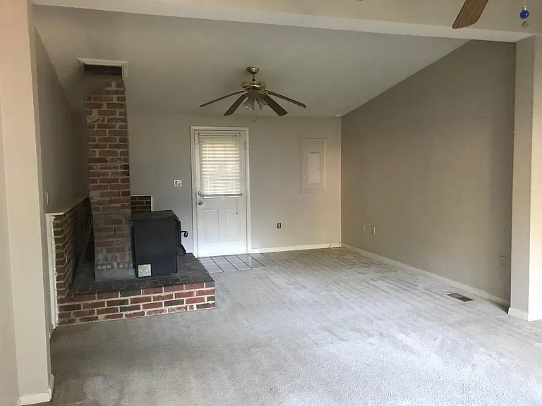 Poplar St — Photo 14