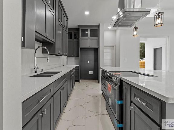 2nd image of 324 Brooks Cir N