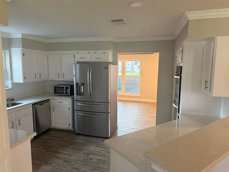 511 Rosewood Dr — Photo 8