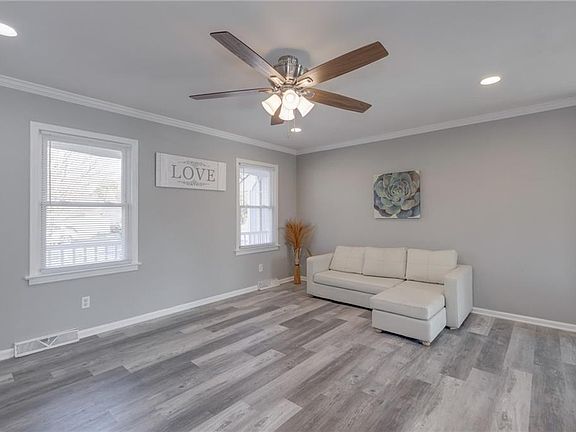 5th image of 1813 Hidden Valley Dr