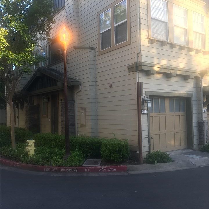 2nd image of 49079 Woodgrove Cmn