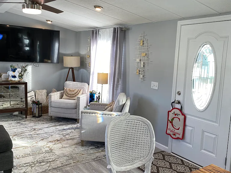 Kitchen/ Livingroom Area