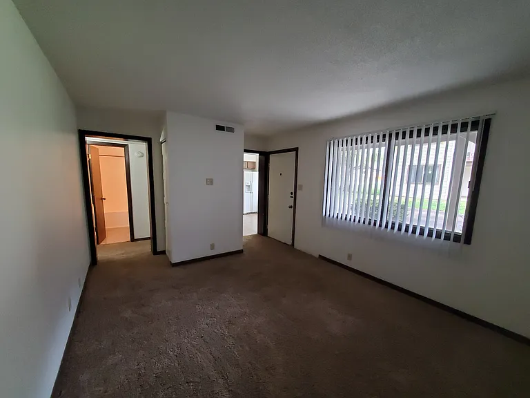 225-317 N College St — Photo 5