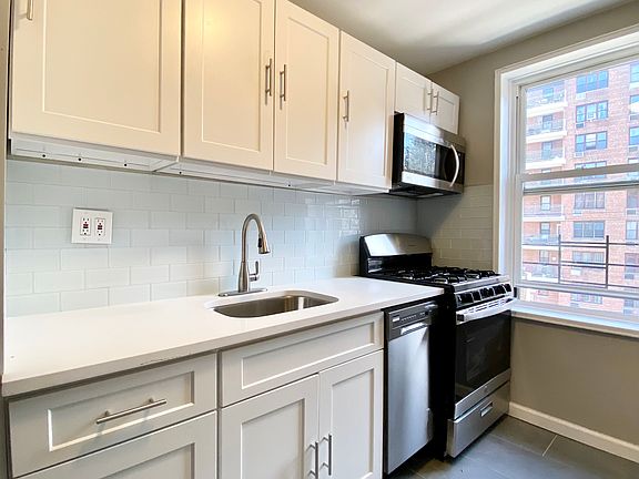 5th image of 615 Warburton Ave #3Z