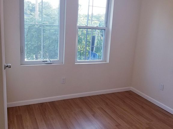 3rd image of 49 Audrey Ave #1