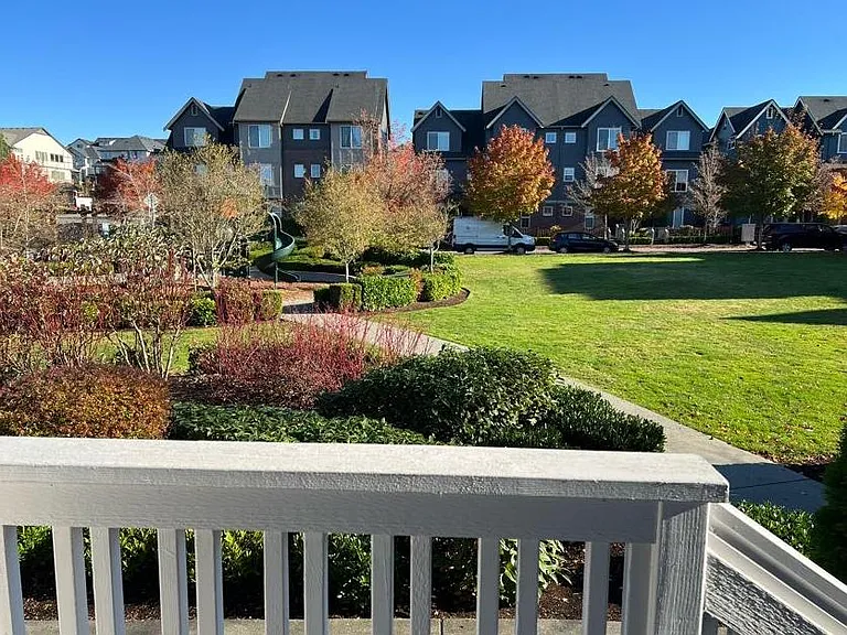 341 NE Eagle Way — Photo 3