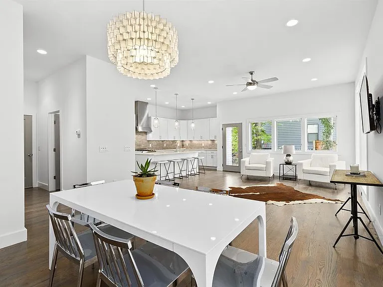 902 Archer St — Photo 13