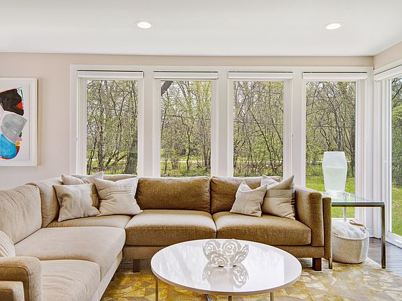 3rd image of 267 Leslee Ln