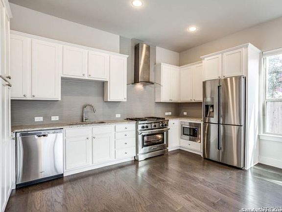 4th image of 130 DAVIS CT #102