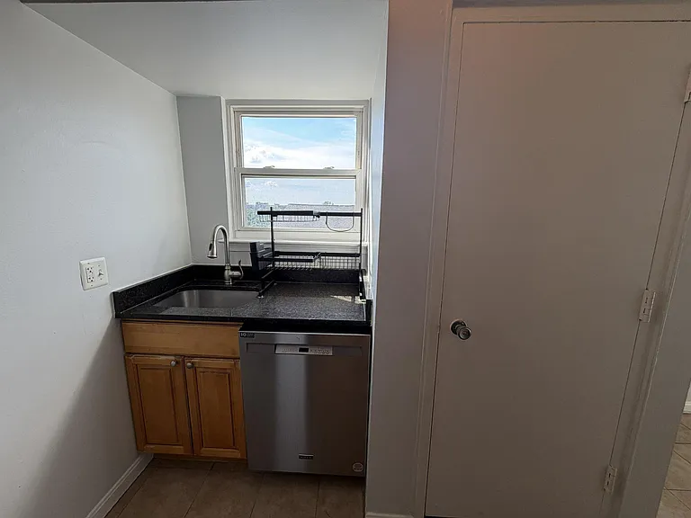 430 N Armistead St #302 — Photo 9