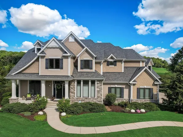 2419 Faire Lakes PARKWAY, Hartland, WI 53029
