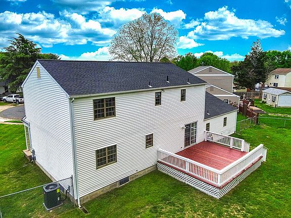 5th image of 33 White Dr
