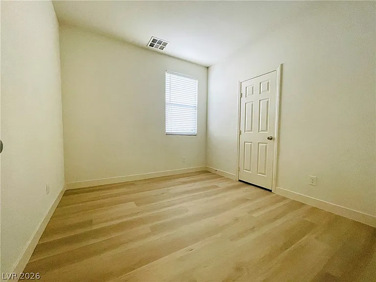 9206 Valley Betica Ave — Photo 2