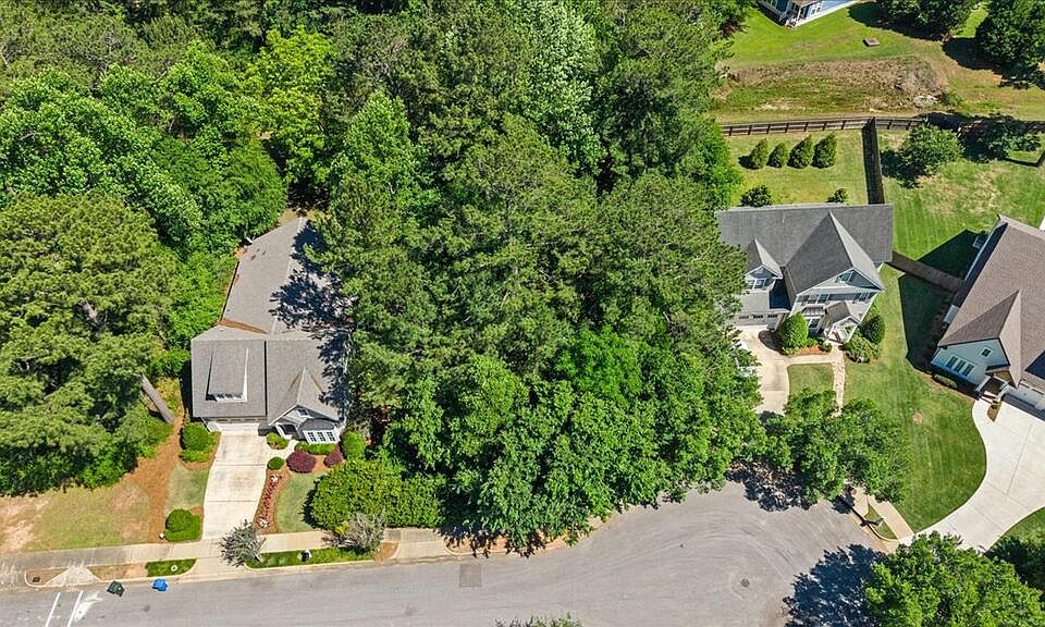 1st image of 203 Hedgerose Ln