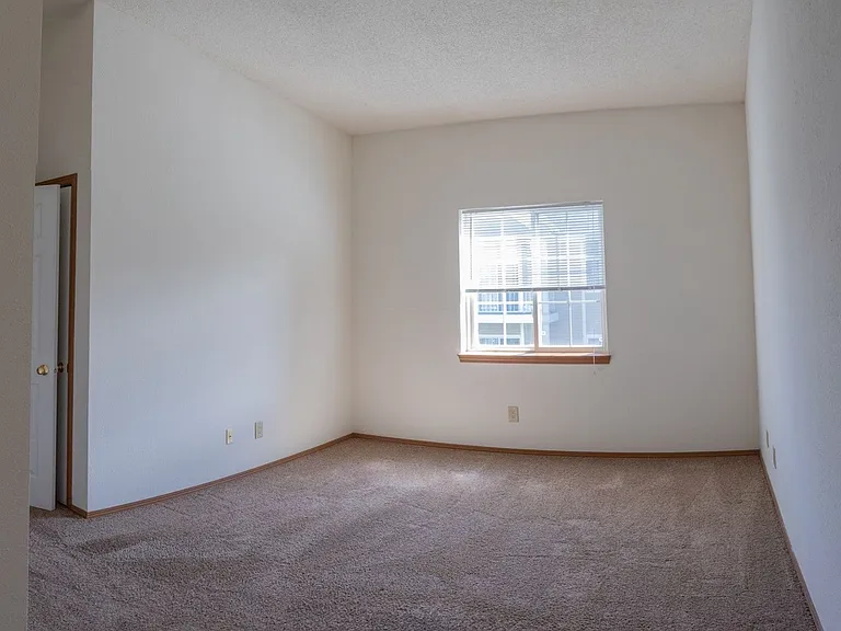 639-645 745 & W Scott 540 #761-44 — Photo 37