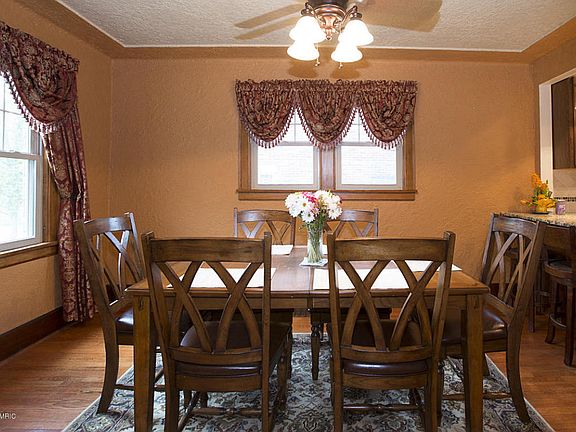 4th image of 23 Woolnough Ave