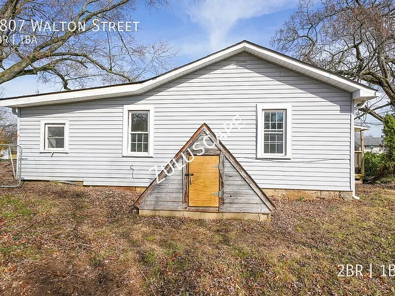1807 Walton St — Photo 16