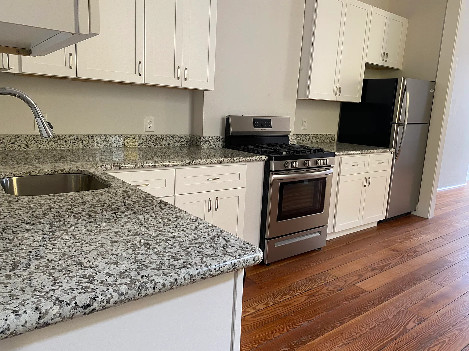 2 bed, 966 sqft, $1,500 — Photo 3
