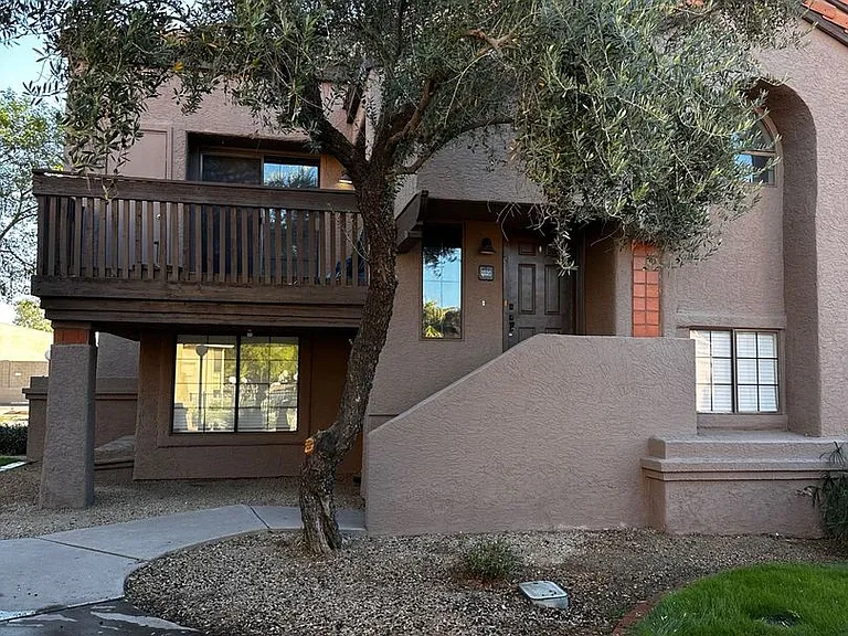 700 E Mesquite Cir #Q220 — Photo 1