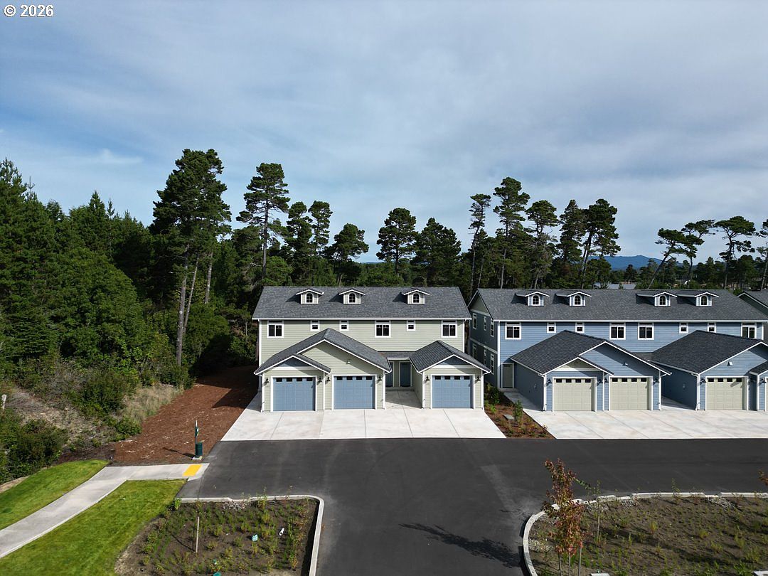 1433 37th St — Sandpines Golf Links