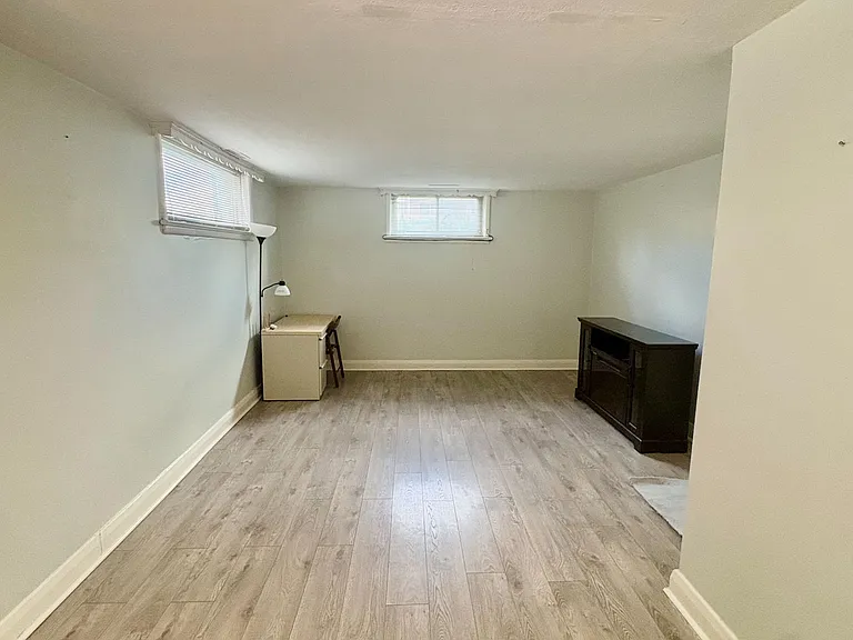 62 Richardson Ave — Photo 3