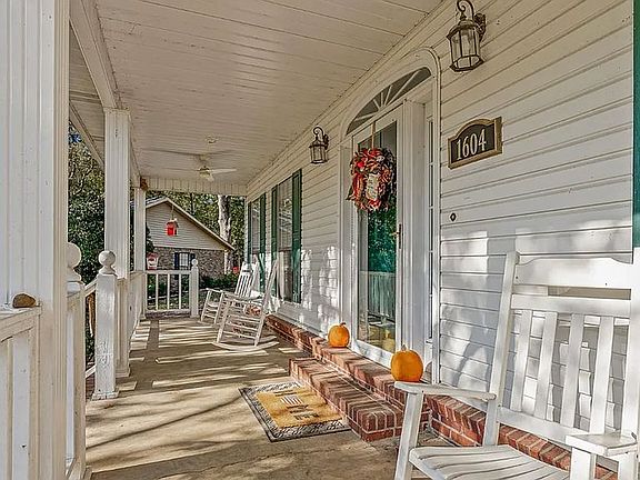 5th image of 1604 Roleson Ln