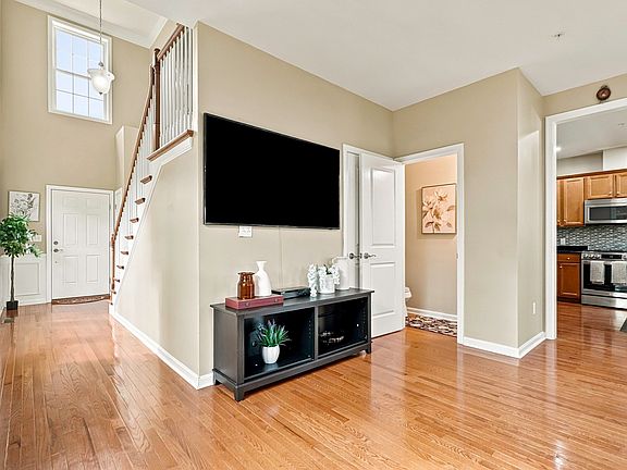 5th image of 39 Frostpane Ln #39