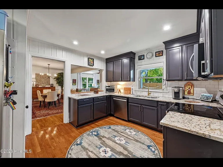 611 Clark Dr — Photo 11