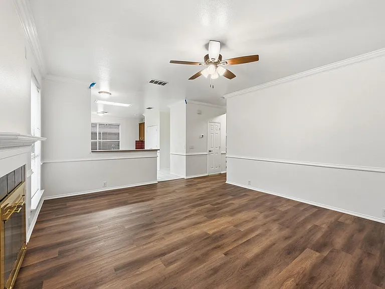 2216 Oak Park Dr — Photo 4