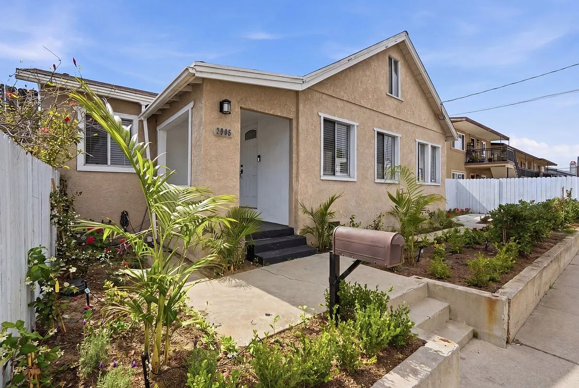 3 bed, 1.0 bath, 958 sqft, $4,350 — Photo 4