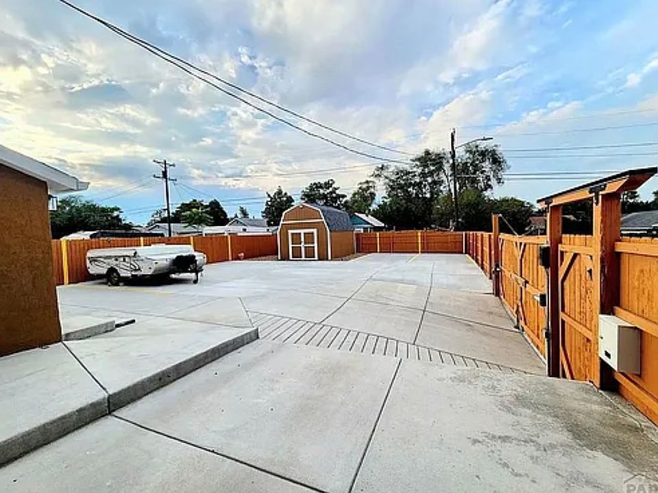 2nd image of 1839 E 4th St #1837