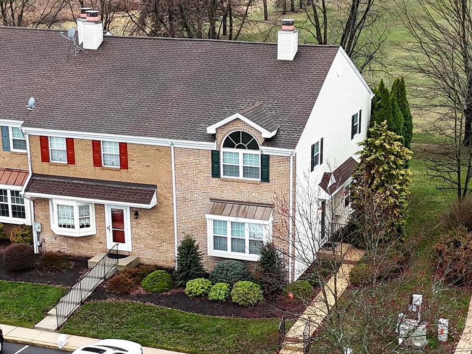 1st image of 33 Stafford Sq
