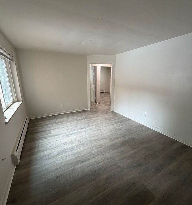 1st image of 1732 W Mosier Pl APT 11