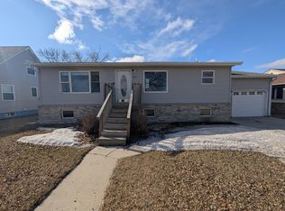203 12th St W, Bottineau, ND 58318