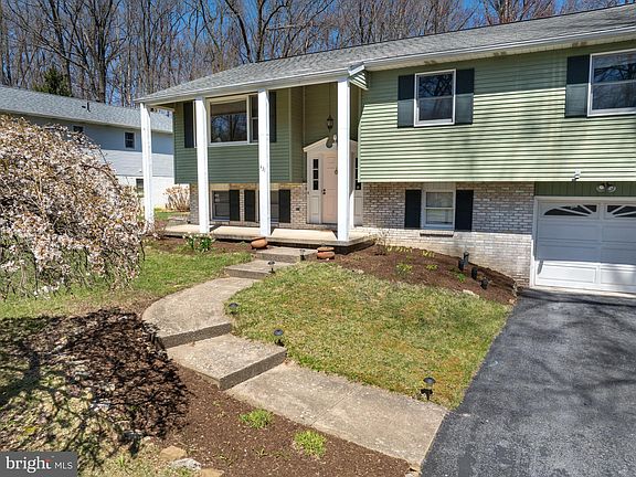 3rd image of 431 Canterbury Dr