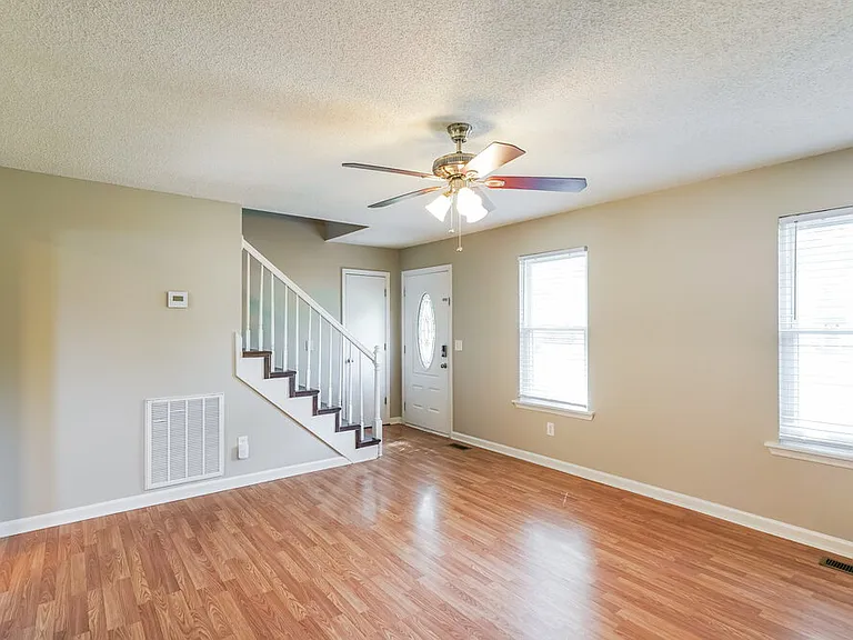 1506 Ashlawn Dr — Photo 4