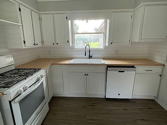 3rd image of 9159 Old Gilbert Rd