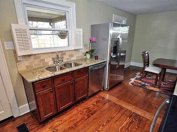 4th image of 401 Rosemont Gdn