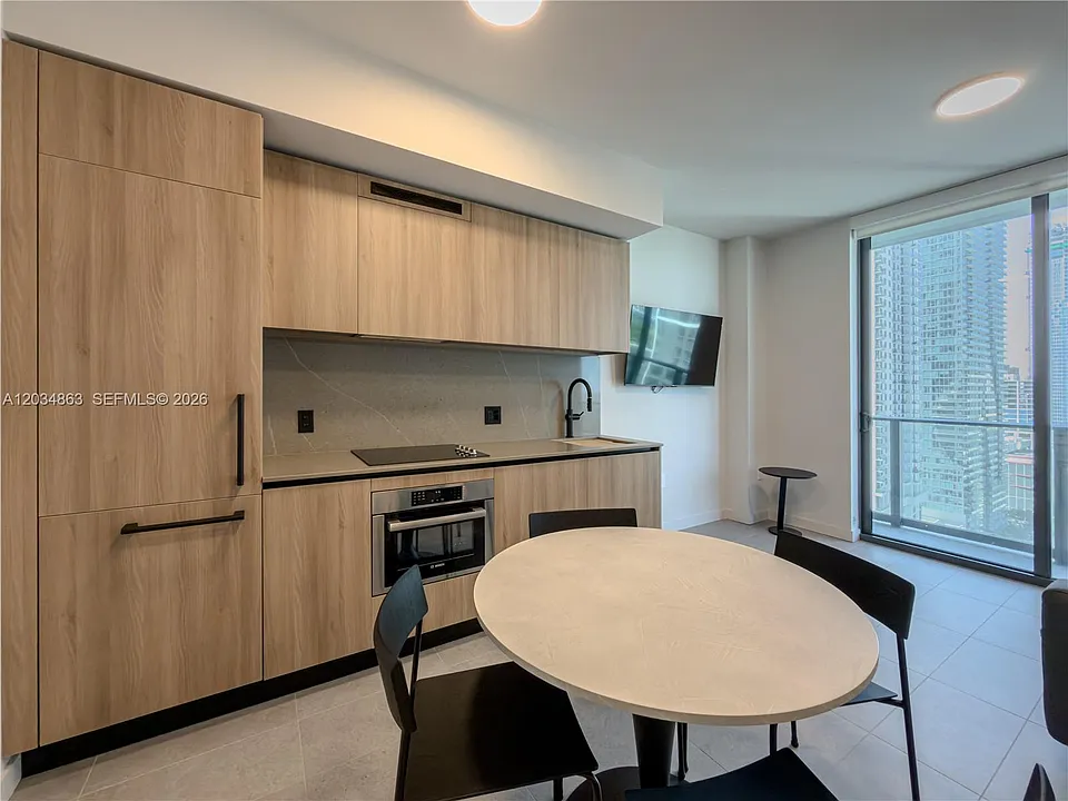 121 NE 5th St #2211