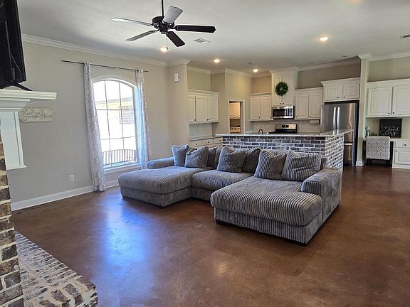 5th image of 676 Conti Dr