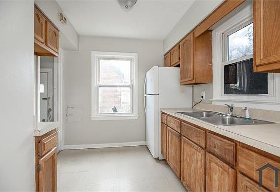 5th image of 12205 Marne Ave