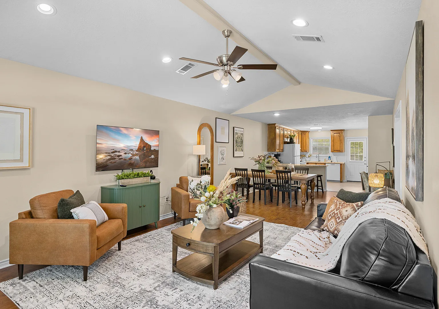 Wolf Pen Creek Retreat #B, 3BD 2BA, Workspace — Photo 1