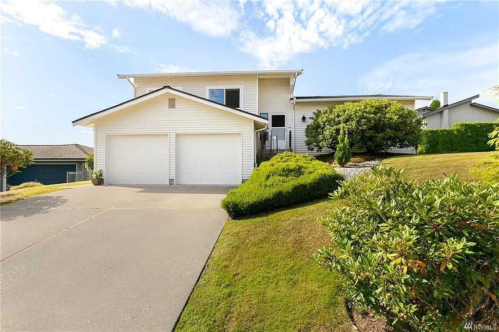 4010 Nassau Pl — Photo 1