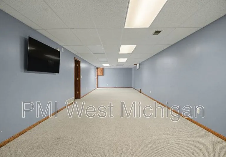6593 Crownpointe Dr SW — Photo 17